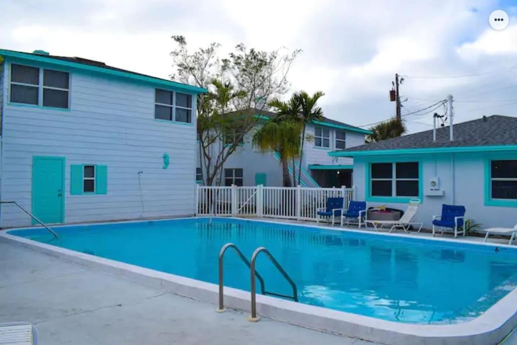 Renovate Large Studio 21-Directly Across Beach St. Pete Beach Luaran gambar